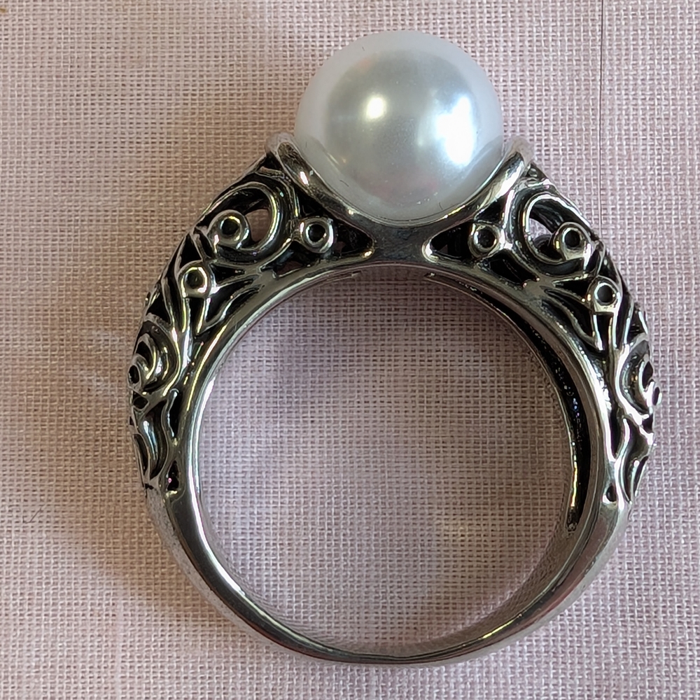 Elegant Silver Pearl Ring
